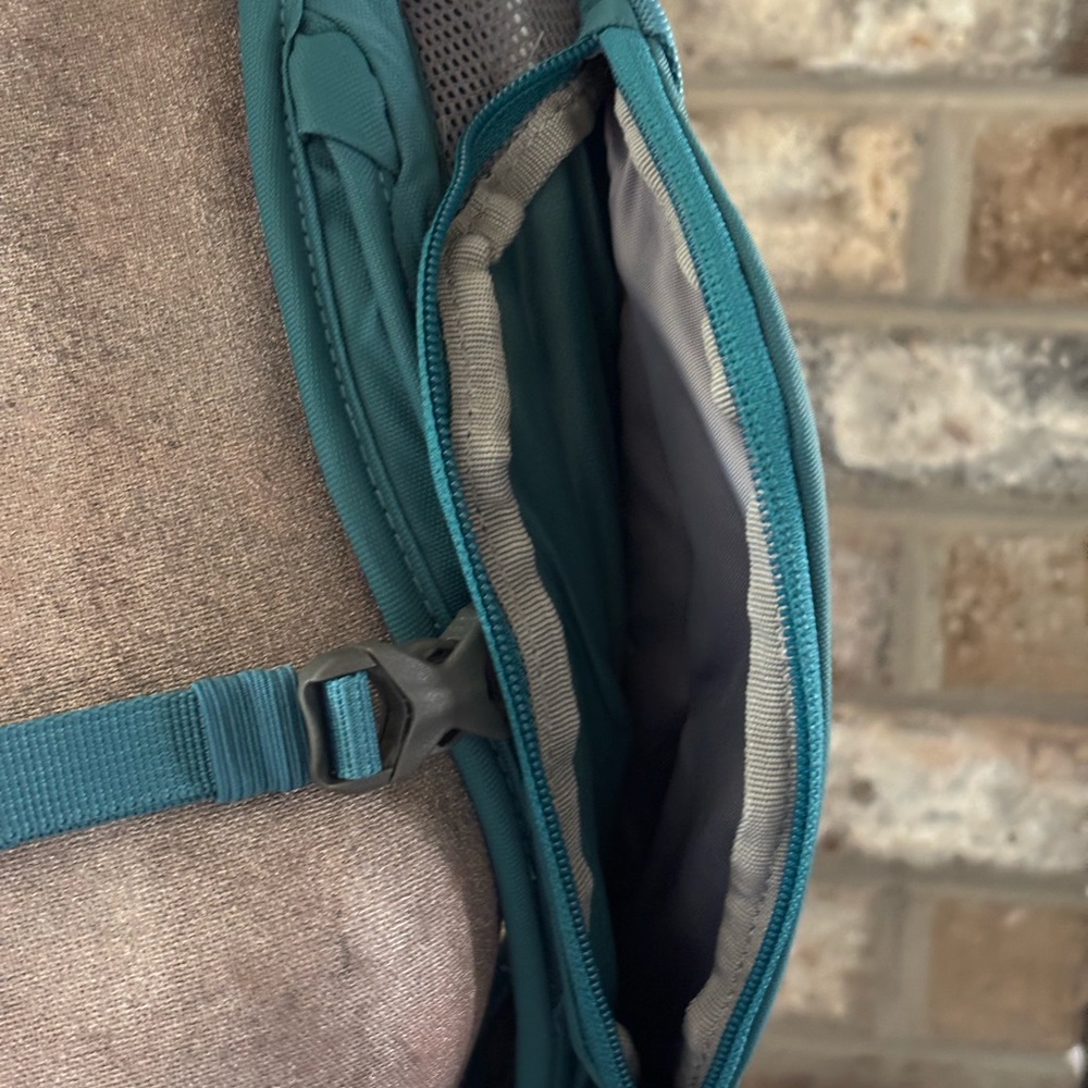 Camelbak Teal and Light Blue Backpack - Picture 15 of 16